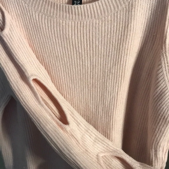 Light pink women’s sweater top - Picture 2 of 3